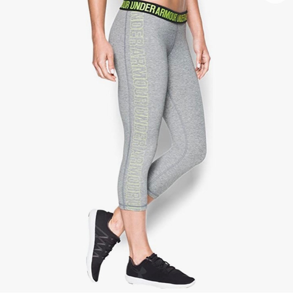 Under Armour | Women's Graphic Favorite Capri | Medium | Gray